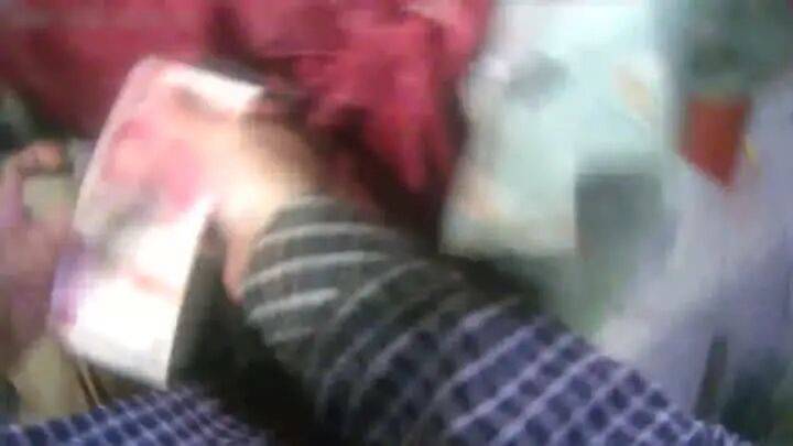 扬州一女子刷短视频惹祸:偷偷去银行取了6万现金<strong></p>
<p>湖南虚拟币</strong>,结果……