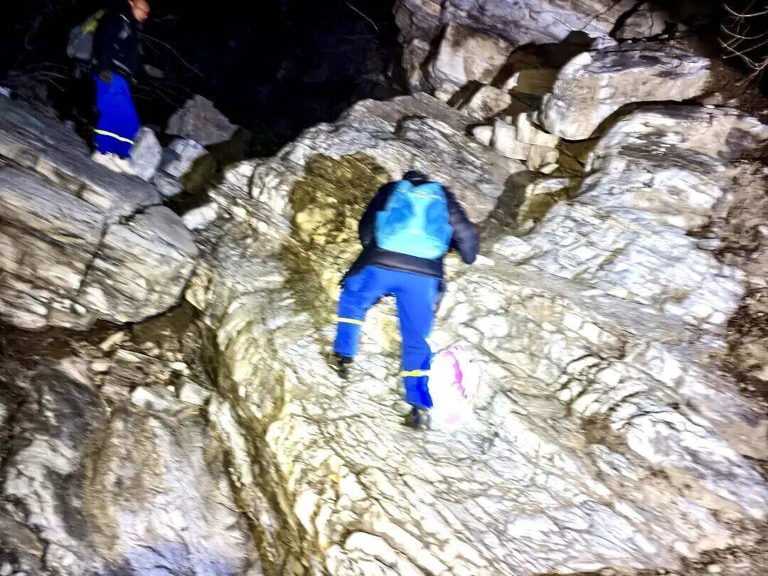 北京一男子爬野山迷路获救<strong></p>
<p>湖南虚拟币</strong>,却不理还在找他的蓝天队员!电话不接、微信不回,害队员们苦寻一夜!