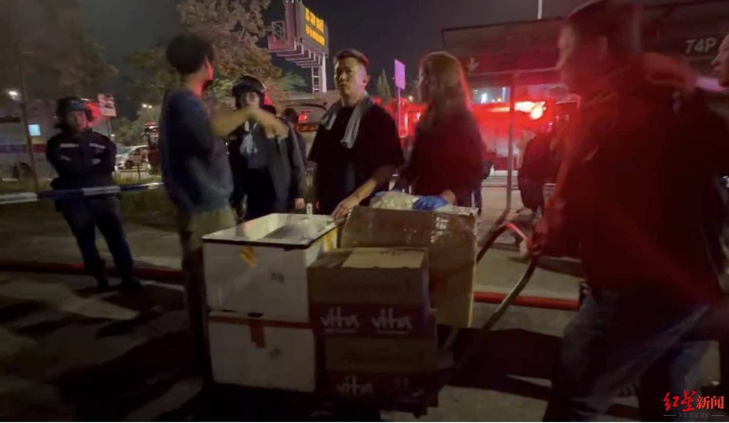 红星新闻实探香港宏福苑大火现场:警员称第一次遇到这么大火<strong></p>
<p>虚拟龙凤币</strong>,餐厅老板自发为救援人员送餐