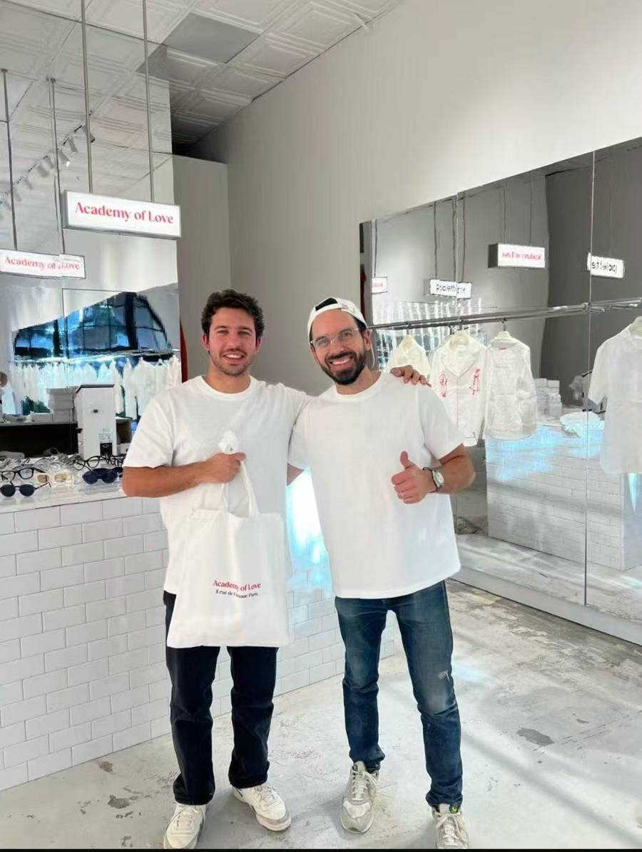 法国人在上海开店<strong></p>
<p>虚拟钻石币</strong>,只卖白色衣服竟然火了丨上海滩上洋掌柜