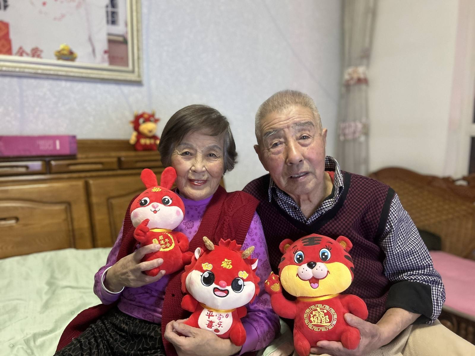 女子晒照对比奶奶自爷爷去世9个月后变化:再也不是时髦的老太太了<strong></p>
<p>虚拟钻石币</strong>,评论区泪目