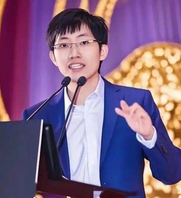 梁文锋炒股日赚1亿<strong></p>
<p>虚拟钻石币</strong>,段永平直言 “没人打得过他”!