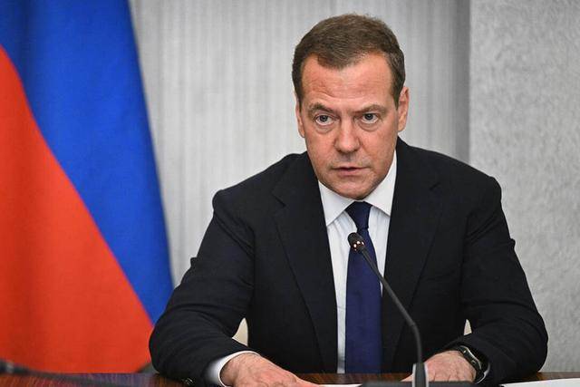 美国想和中俄印日组建C5<strong></p>
<p>虚拟芬达币</strong>,梅德韦杰夫:给了欧洲一记响亮的耳光