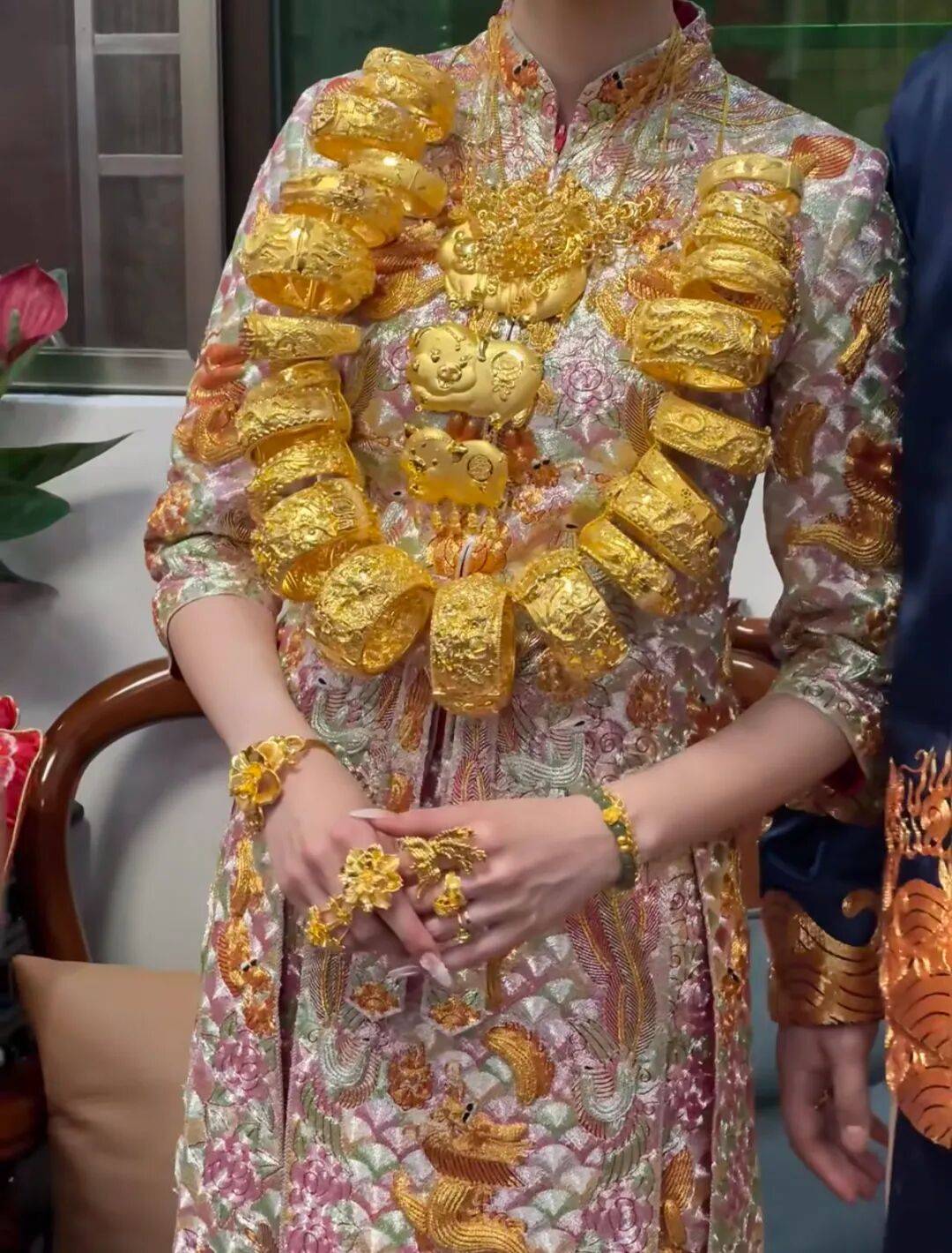 潮汕老板卖0.1克黄金<strong></p>
<p>如何挖虚拟币</strong>,今年已进账62亿