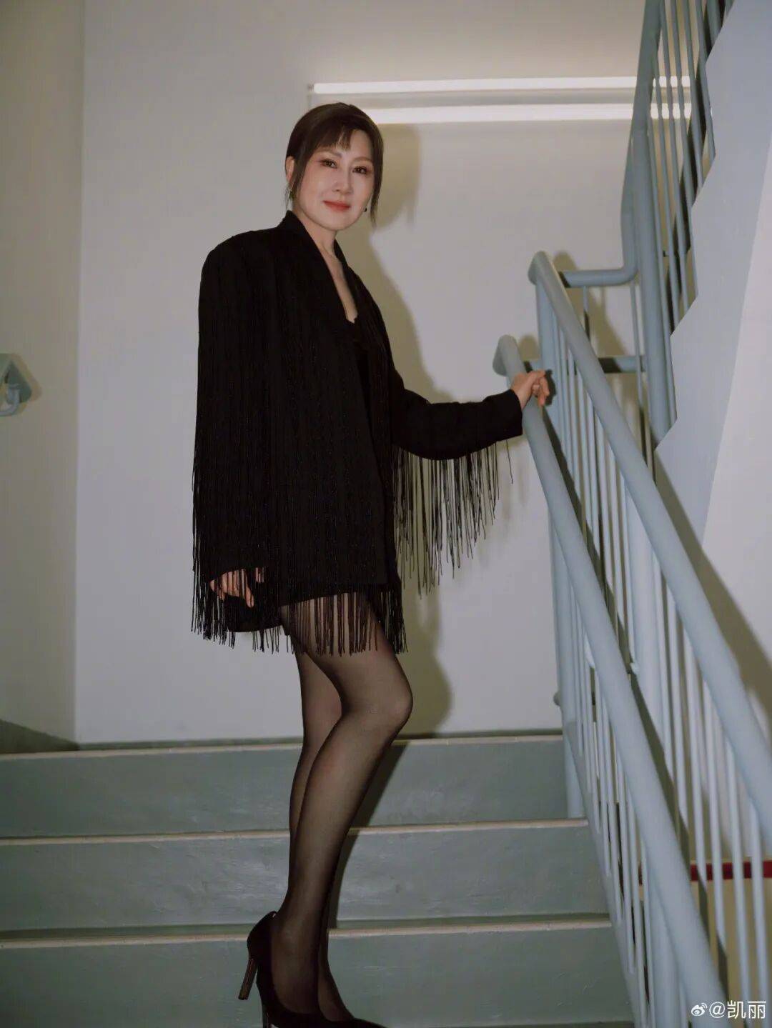 63岁女演员张凯丽晒照<strong></p>
<p>小蚁虚拟币</strong>,黑丝袜配高跟鞋,曾表示:年龄阻挡不了追求美的脚步