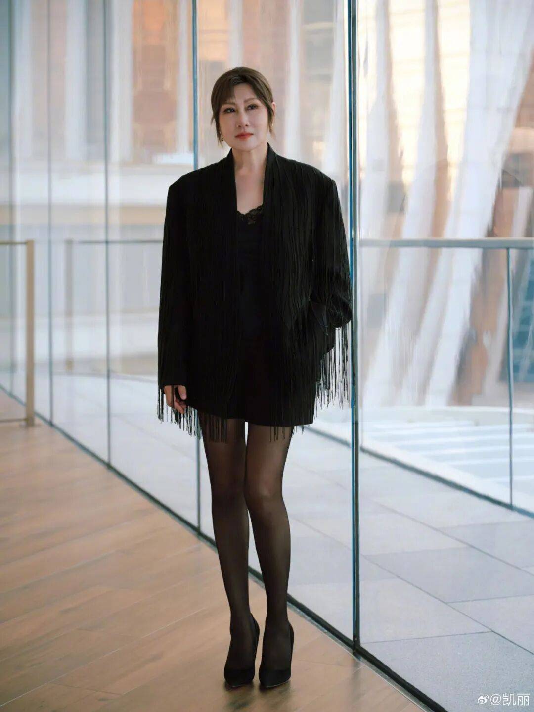 63岁女演员张凯丽晒照<strong></p>
<p>小蚁虚拟币</strong>,黑丝袜配高跟鞋,曾表示:年龄阻挡不了追求美的脚步