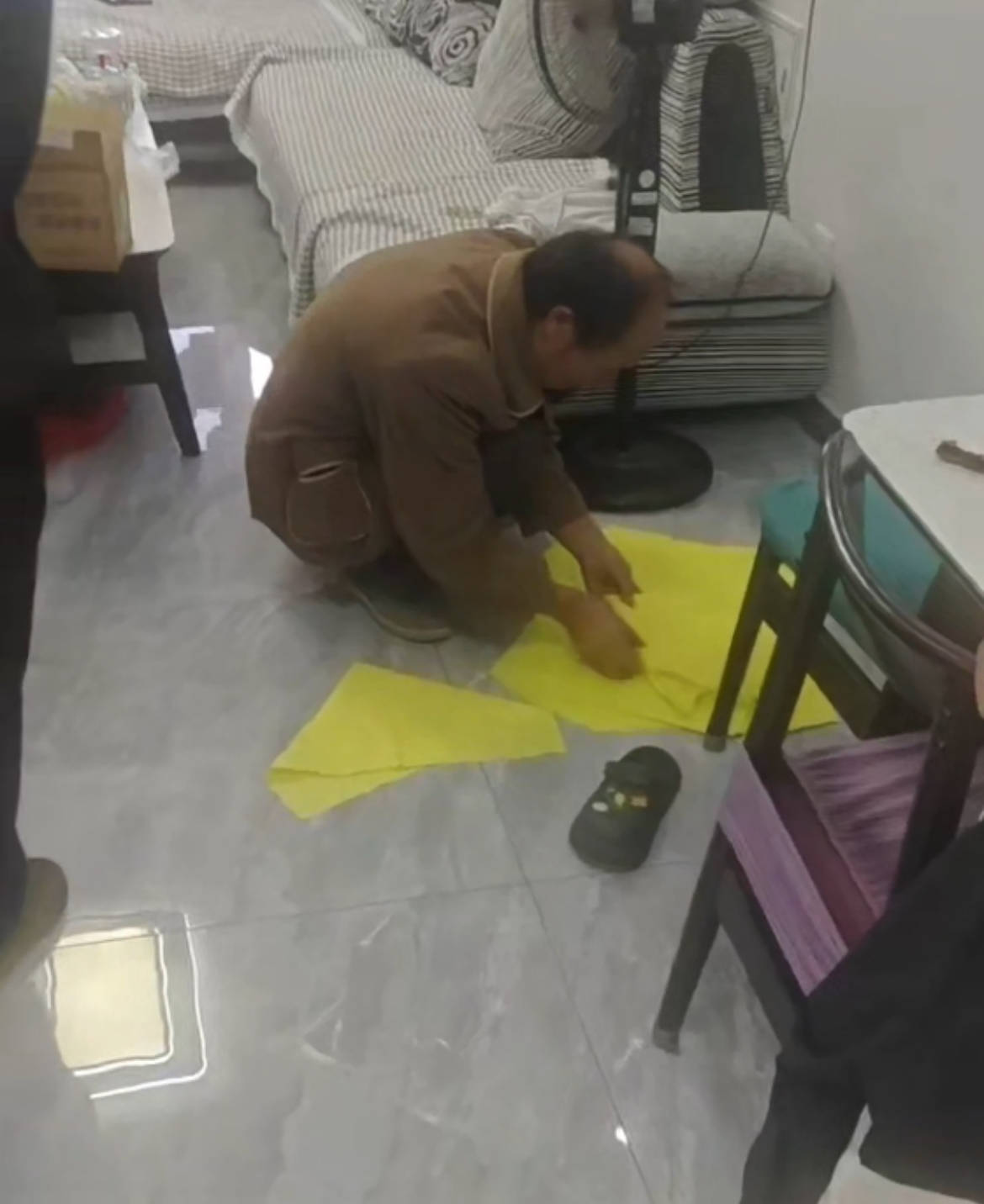 疑因离婚多年的前妻订婚<strong></p>
<p>虚拟币k线</strong>，临沂一男子上门将其杀害，死者家属：检方已提起公诉