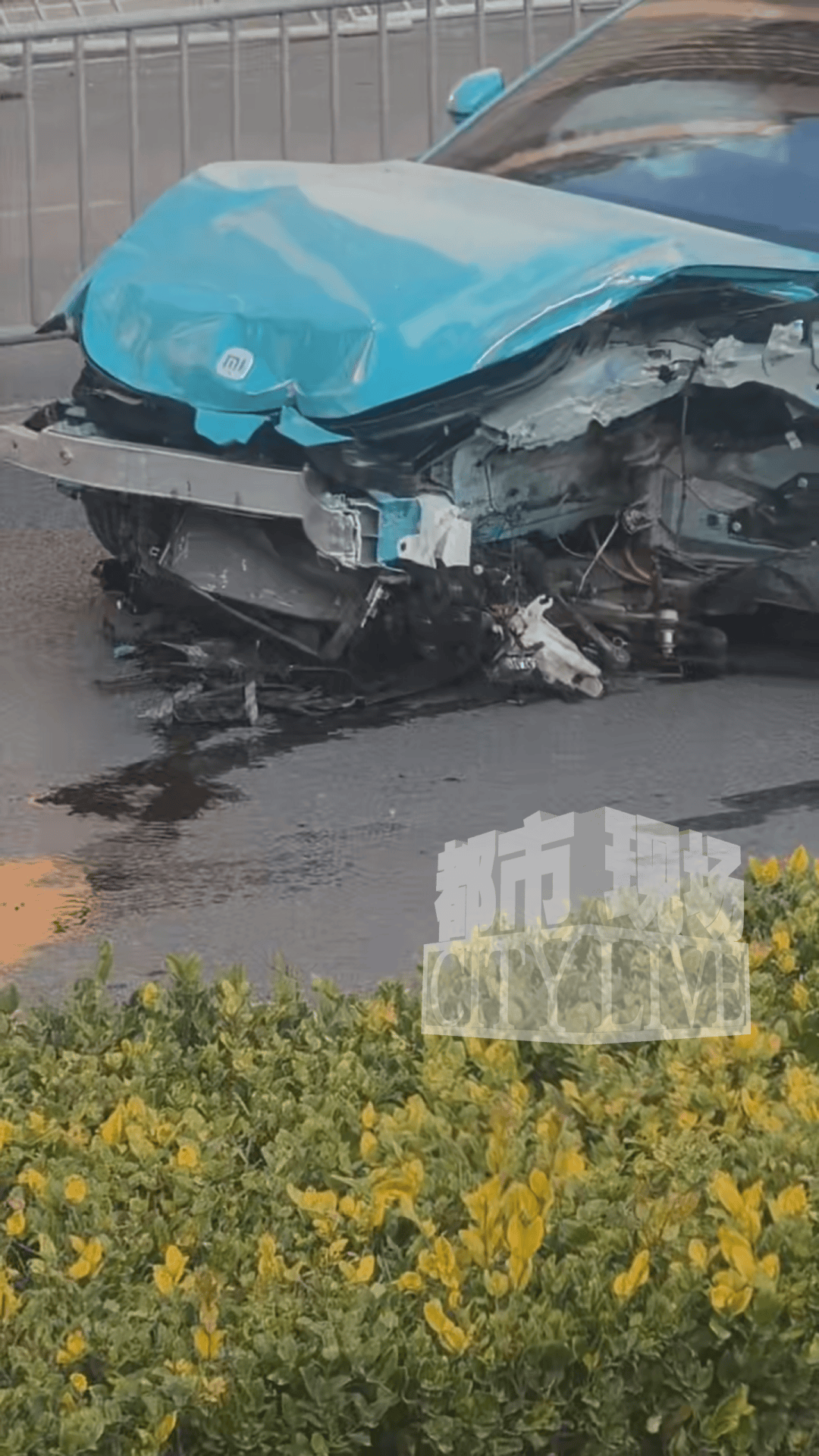 安徽一小米SU7撞翻几十米护栏<strong></p>
<p>虚拟币比特股</strong>,目击者称车辆前轮脱落后才刹停,当地交警回应