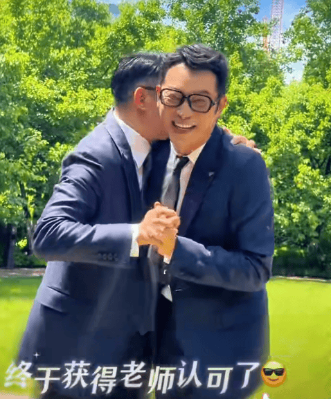 沙溢瘦到都认不出！穿西装秀大长腿<strong></p>
<p>现货白银技巧</strong>，与“法拉利大叔” 许文飙同框跳舞，网友惊呼颜值回归：军艺校草不是吹的