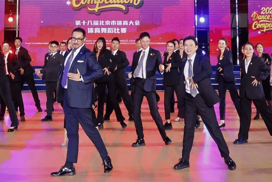 沙溢瘦到都认不出！穿西装秀大长腿<strong></p>
<p>现货白银技巧</strong>，与“法拉利大叔” 许文飙同框跳舞，网友惊呼颜值回归：军艺校草不是吹的