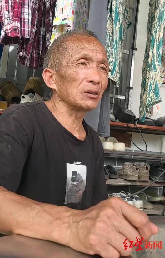 凌晨2点打电话叫醒村民的“谢会计”遇难<strong></p>
<p>如何做现货</strong>,妻子弟弟仍失联