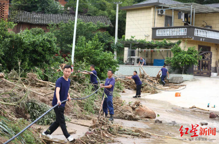 凌晨2点打电话叫醒村民的“谢会计”遇难<strong></p>
<p>如何做现货</strong>,妻子弟弟仍失联